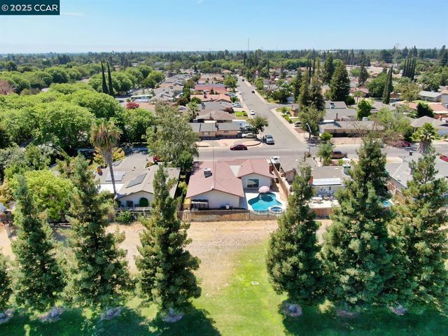 3040 Maplenut Ave., Modesto, CA 95350