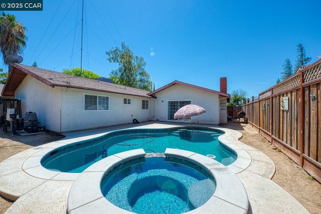 3040 Maplenut Ave., Modesto, CA 95350