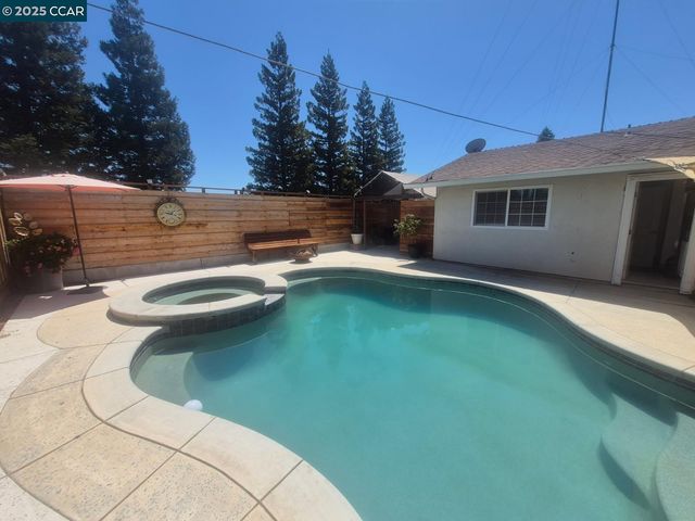 3040 Maplenut Ave., Modesto, CA 95350