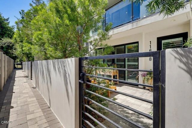 11618 Colfax Meadow Lane, Los Angeles, CA 91604