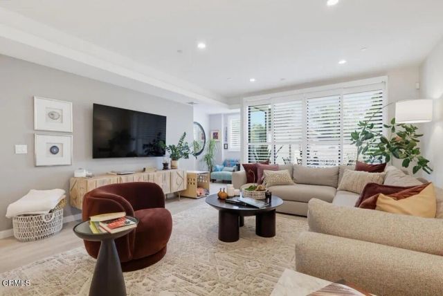 11618 Colfax Meadow Lane, Los Angeles, CA 91604