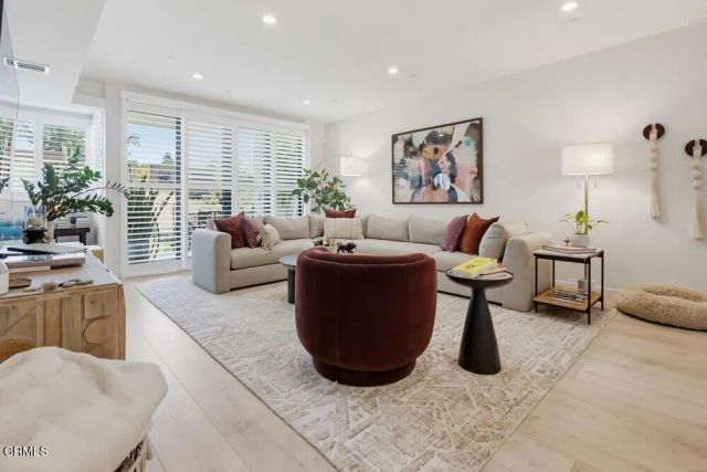 11618 Colfax Meadow Lane, Los Angeles, CA 91604