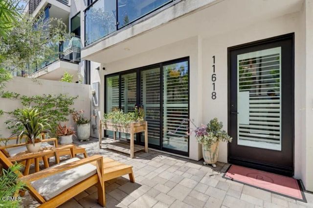 11618 Colfax Meadow Lane, Los Angeles, CA 91604