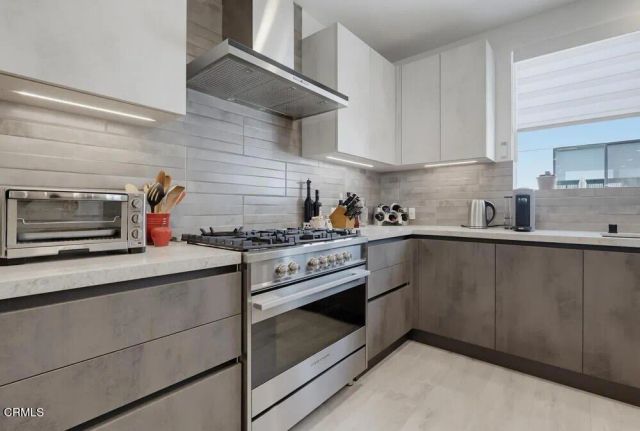 11618 Colfax Meadow Lane, Los Angeles, CA 91604