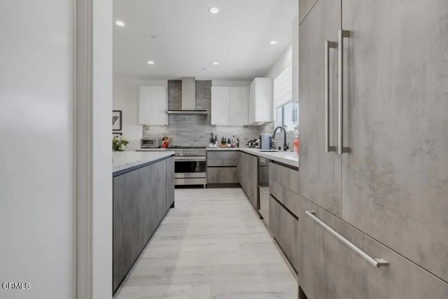 11618 Colfax Meadow Lane, Los Angeles, CA 91604