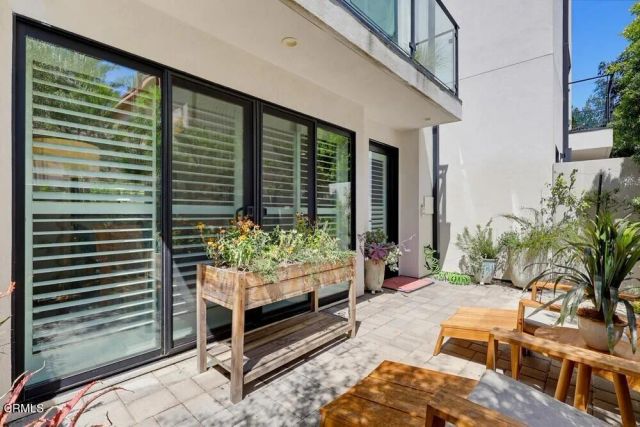 11618 Colfax Meadow Lane, Los Angeles, CA 91604