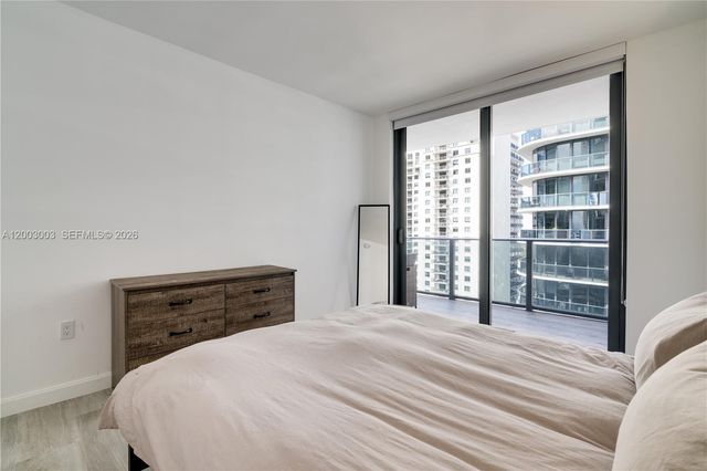 45 SW 9th St 2306, Miami, FL 33130