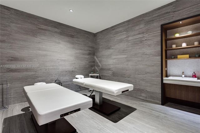 45 SW 9th St 2306, Miami, FL 33130