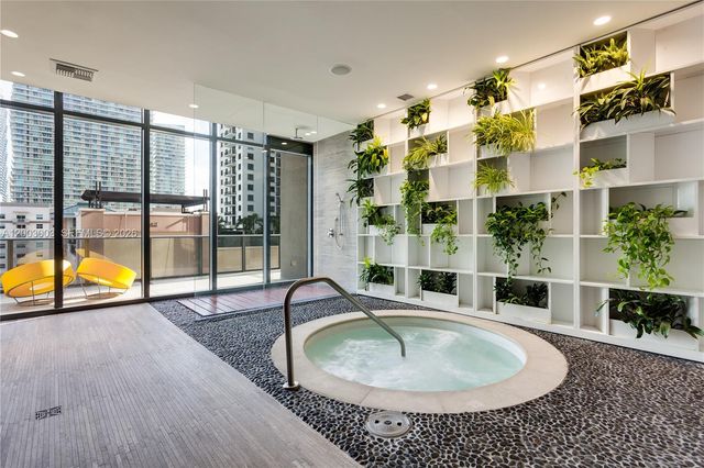 45 SW 9th St 2306, Miami, FL 33130