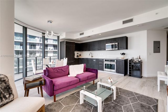 45 SW 9th St 2306, Miami, FL 33130