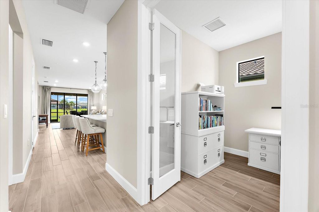 Image 8 of property listing at 6791 ALSTEAD CIRCLE, Lakewood Ranch, FL 34202