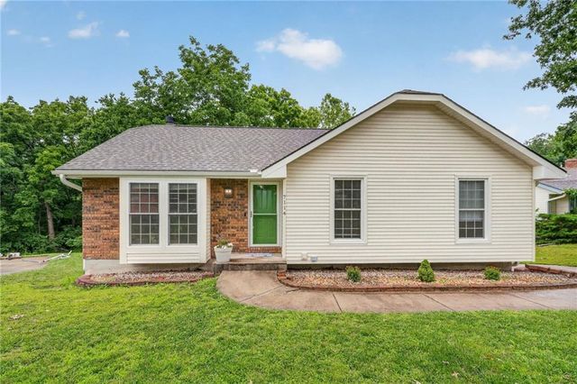 7114 NW Rhode Avenue, Kansas City, MO 64152
