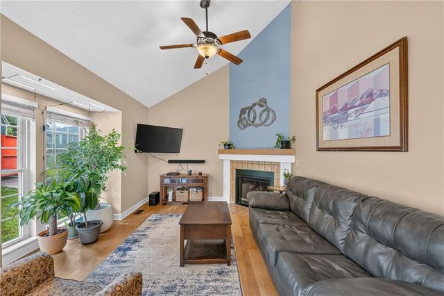 7114 NW Rhode Avenue, Kansas City, MO 64152