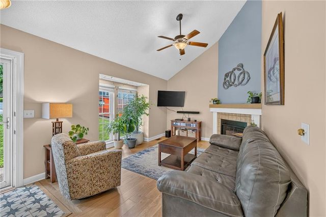 7114 NW Rhode Avenue, Kansas City, MO 64152