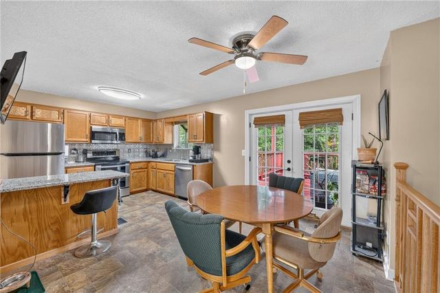 7114 NW Rhode Avenue, Kansas City, MO 64152