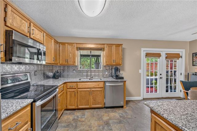 7114 NW Rhode Avenue, Kansas City, MO 64152