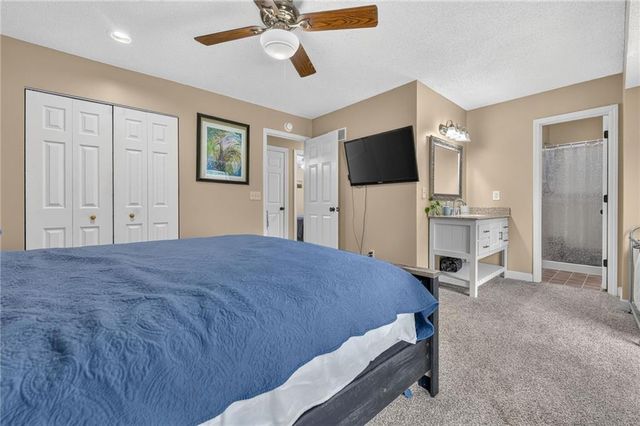 7114 NW Rhode Avenue, Kansas City, MO 64152