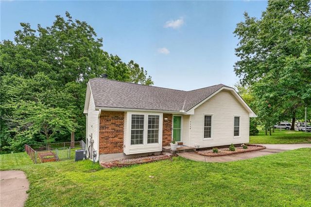 7114 NW Rhode Avenue, Kansas City, MO 64152