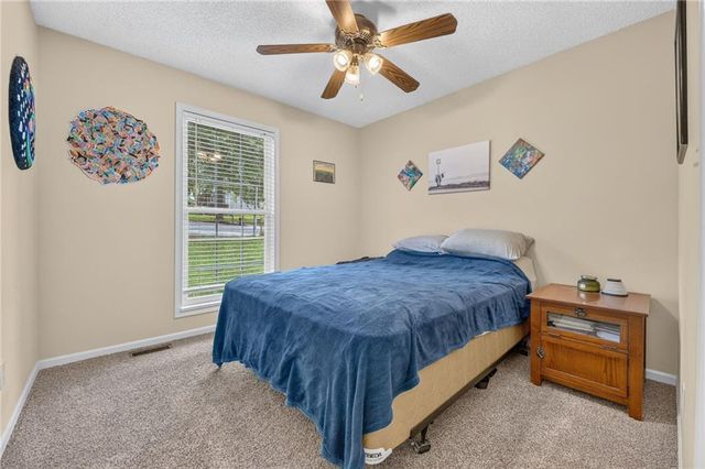 7114 NW Rhode Avenue, Kansas City, MO 64152