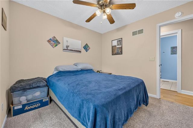 7114 NW Rhode Avenue, Kansas City, MO 64152