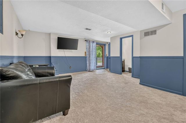 7114 NW Rhode Avenue, Kansas City, MO 64152