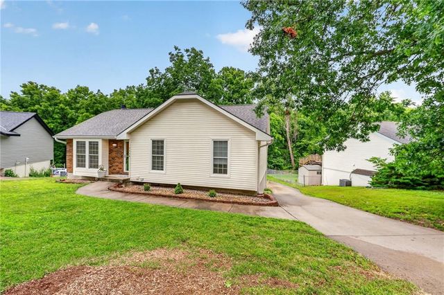 7114 NW Rhode Avenue, Kansas City, MO 64152