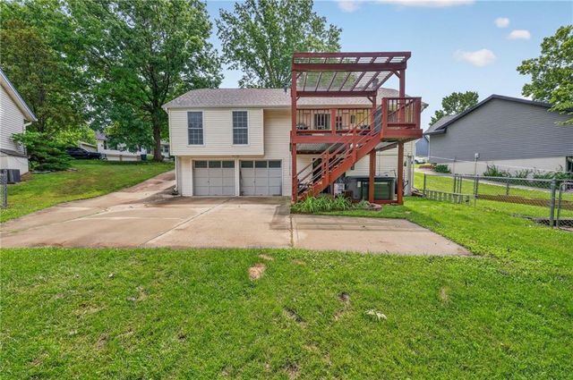 7114 NW Rhode Avenue, Kansas City, MO 64152