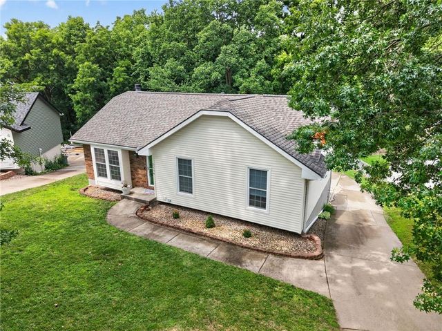 7114 NW Rhode Avenue, Kansas City, MO 64152