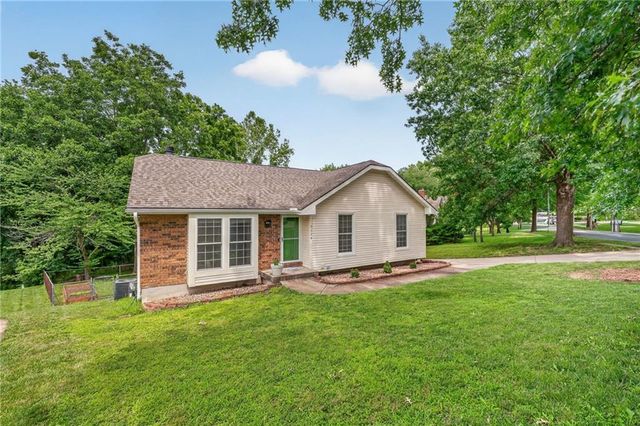 7114 NW Rhode Avenue, Kansas City, MO 64152