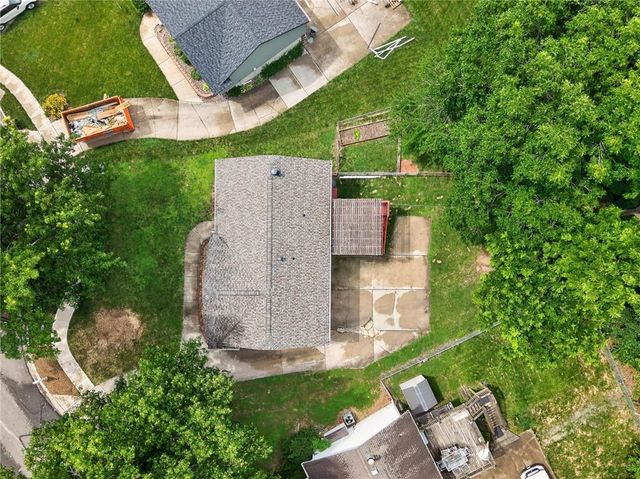 7114 NW Rhode Avenue, Kansas City, MO 64152