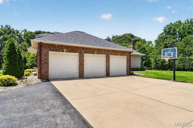 804 Saint Nicholas Drive, O'fallon, IL 62269