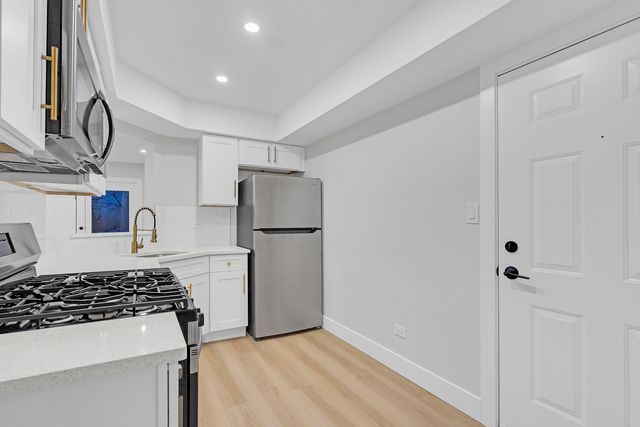 10347 Dearlove Road 302, Glenview, IL 60025