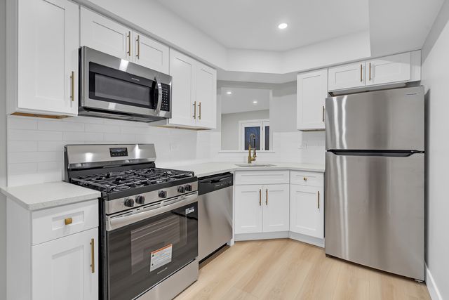 10347 Dearlove Road 302, Glenview, IL 60025