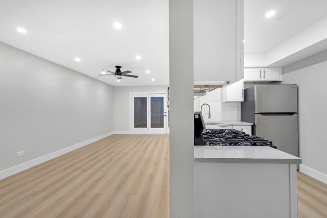 10347 Dearlove Road 302, Glenview, IL 60025