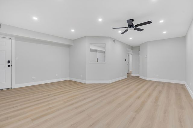 10347 Dearlove Road 302, Glenview, IL 60025