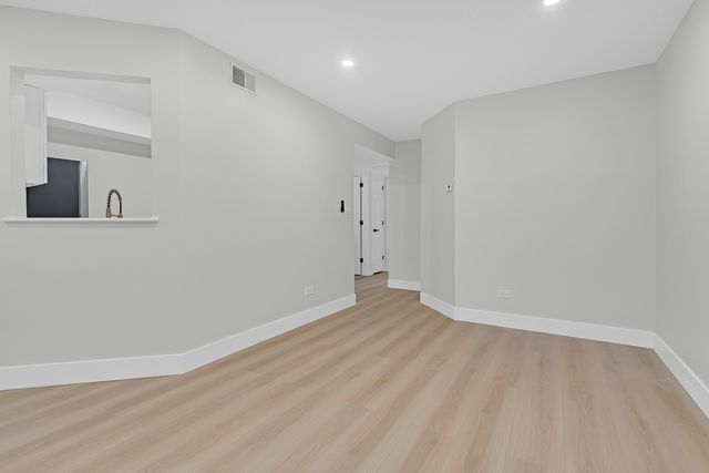 10347 Dearlove Road 302, Glenview, IL 60025