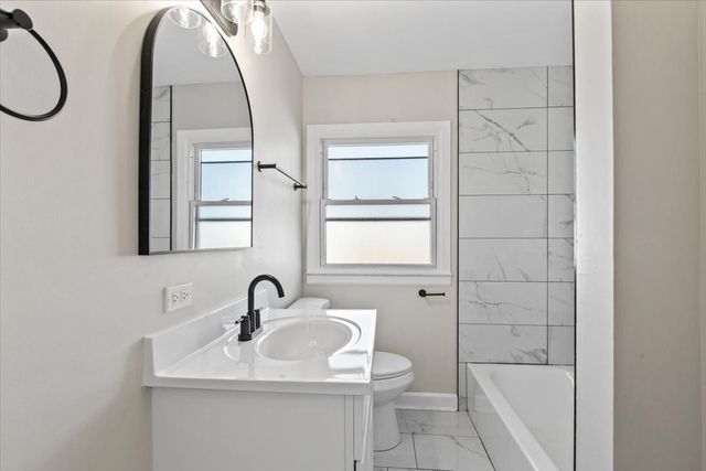 1922 Fargo Avenue, Des Plaines, IL 60018