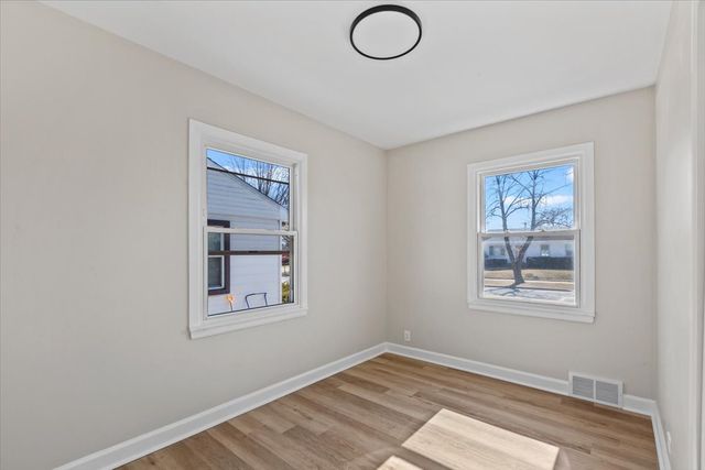 1922 Fargo Avenue, Des Plaines, IL 60018