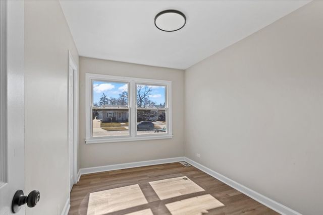 1922 Fargo Avenue, Des Plaines, IL 60018