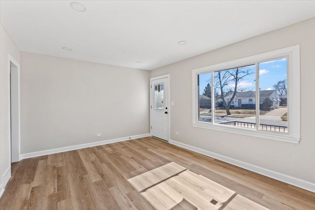 1922 Fargo Avenue, Des Plaines, IL 60018