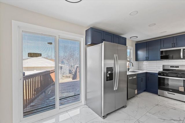 1922 Fargo Avenue, Des Plaines, IL 60018