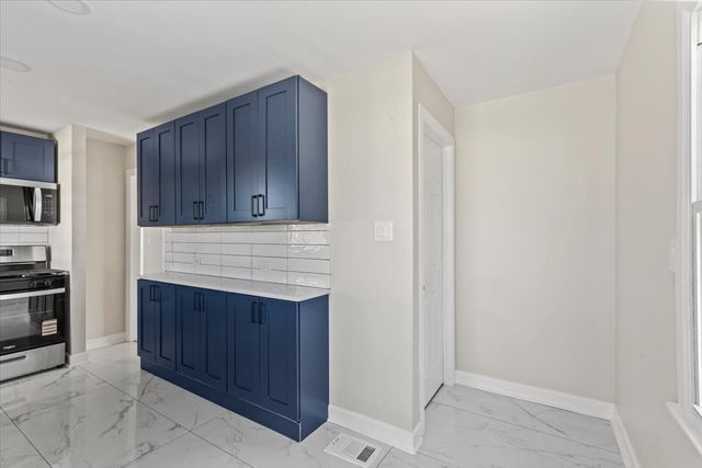 1922 Fargo Avenue, Des Plaines, IL 60018