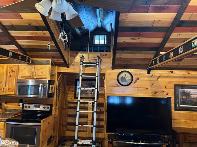 5293 Rose Street, Gladwin, MI 48624