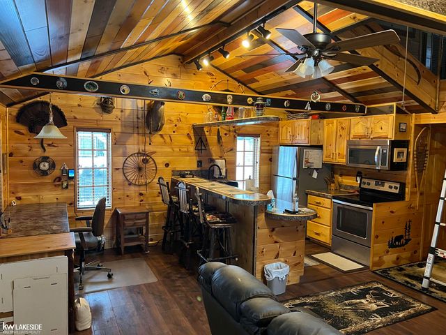 5293 Rose Street, Gladwin, MI 48624