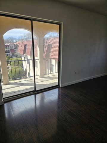 685 Oak Street 11, Brockton, MA 02301