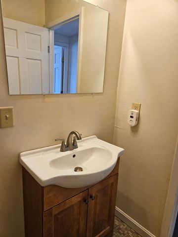 685 Oak Street 11, Brockton, MA 02301
