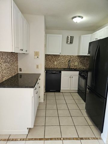 685 Oak Street 11, Brockton, MA 02301