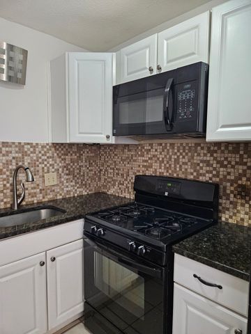 685 Oak Street 11, Brockton, MA 02301