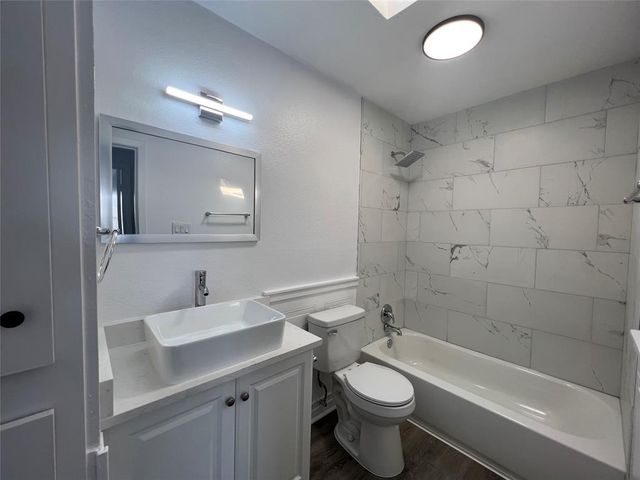 2306 Barton Village CIR, Austin, TX 78704