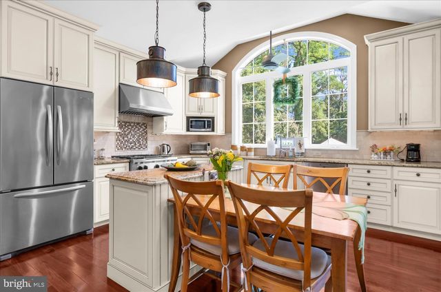 280 COUNTY LINE RD, Wayne, PA 19087
